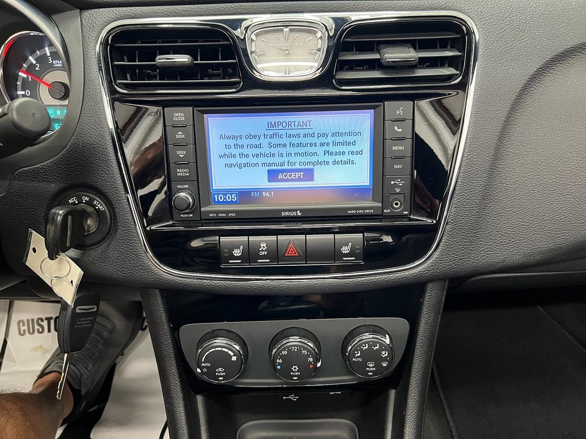 Chrysler 200 Limited - Thumbnail 19