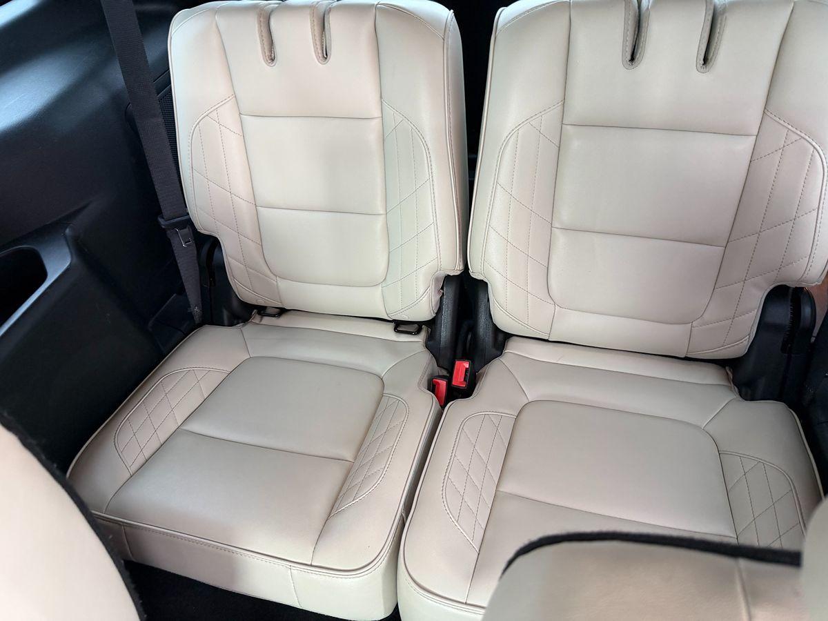 Ford Explorer Platinum - Thumbnail 16