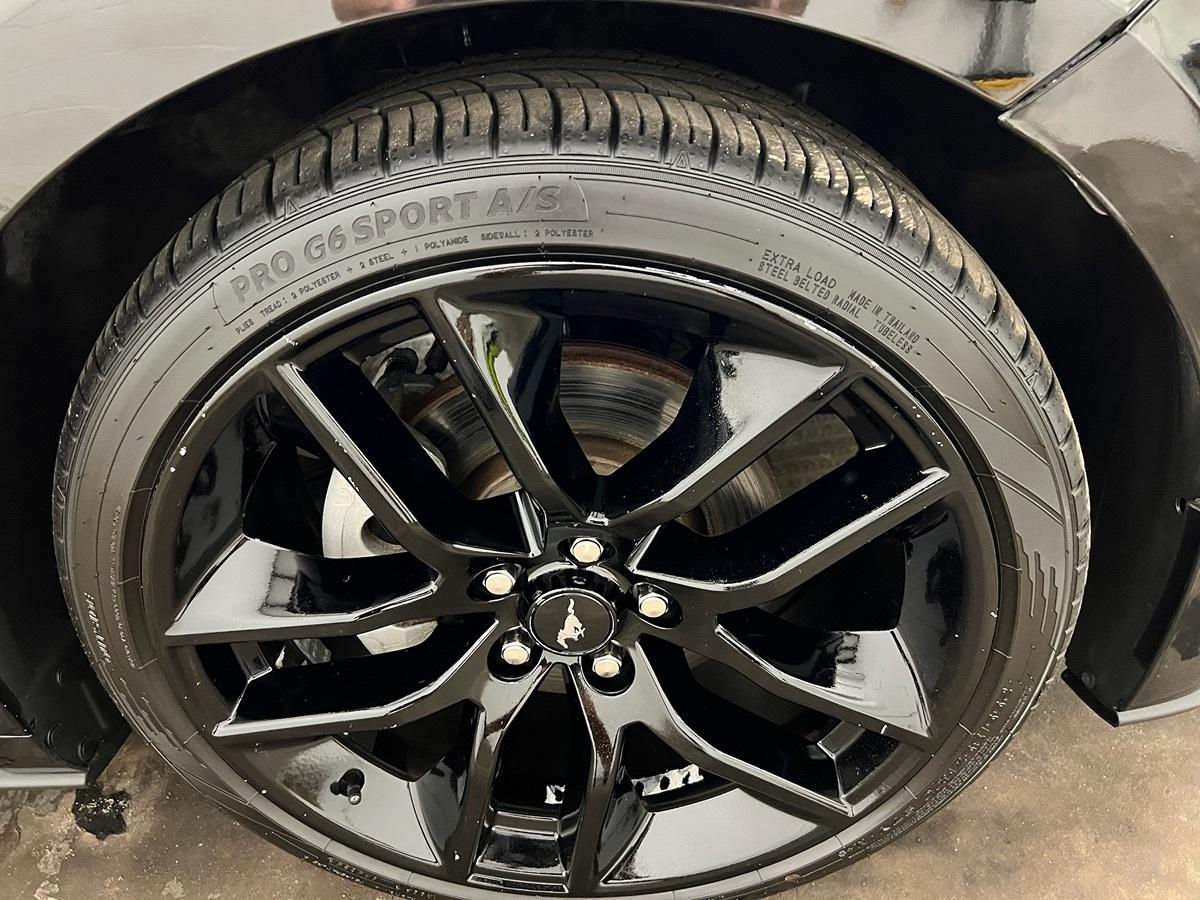 Ford Mustang Ecoboost Premium - View 1