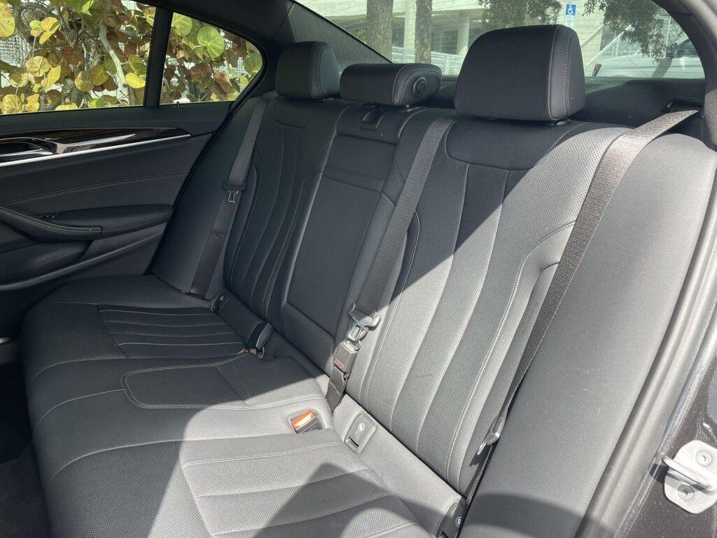 BMW 5 Series - Thumbnail 11