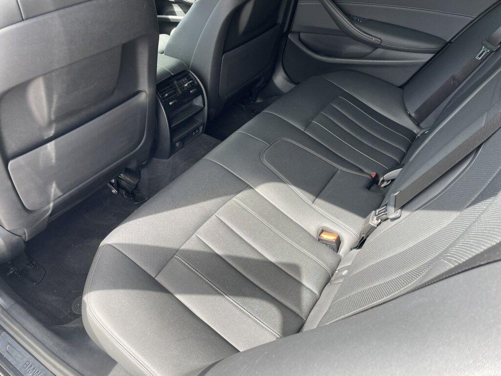 BMW 5 Series - Thumbnail 12