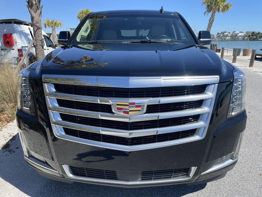 Cadillac Escalade - Thumbnail 4