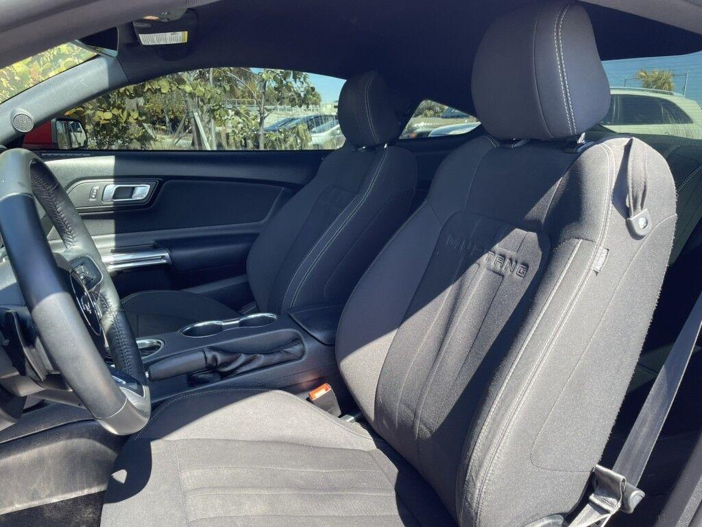 Ford Mustang - Thumbnail 2