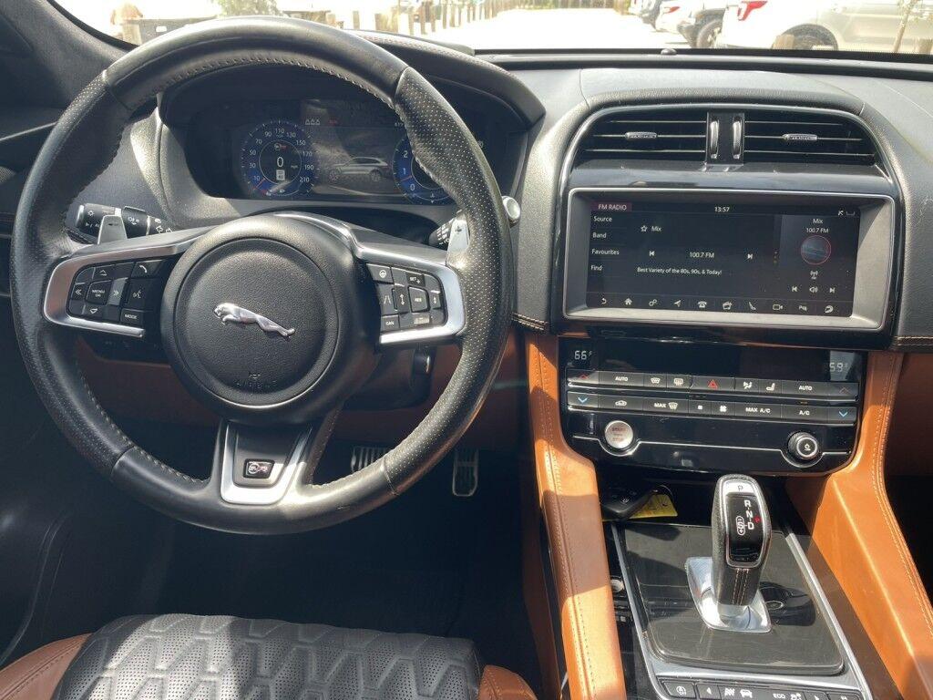 Jaguar F-PACE - Thumbnail 16