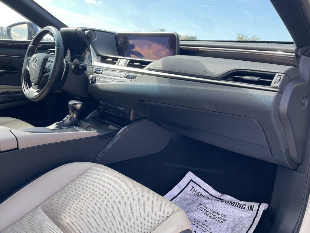 Lexus ES - Thumbnail 8