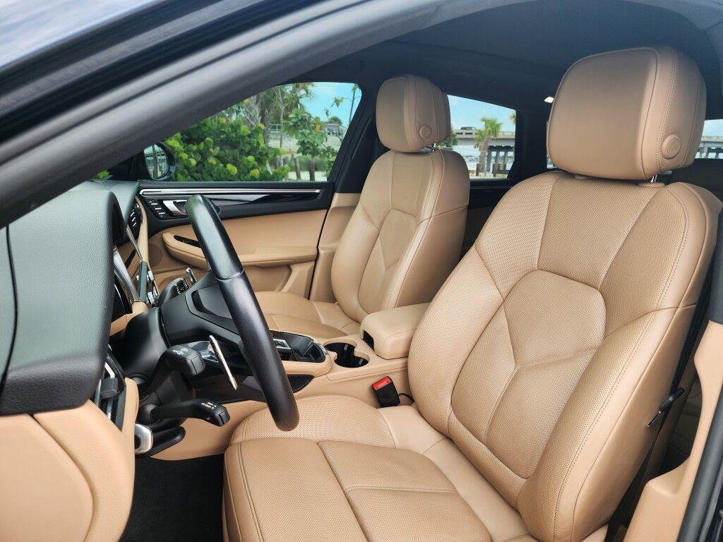 Porsche Macan - Thumbnail 2