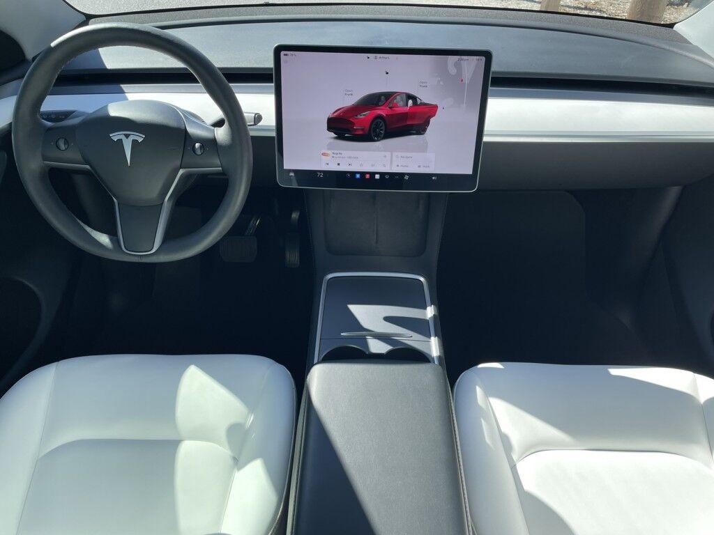 Tesla Model Y - Thumbnail 15