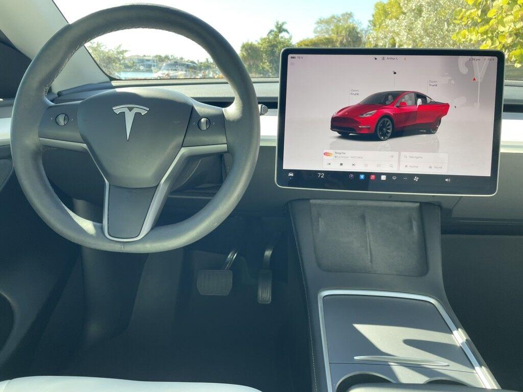 Tesla Model Y - Thumbnail 16
