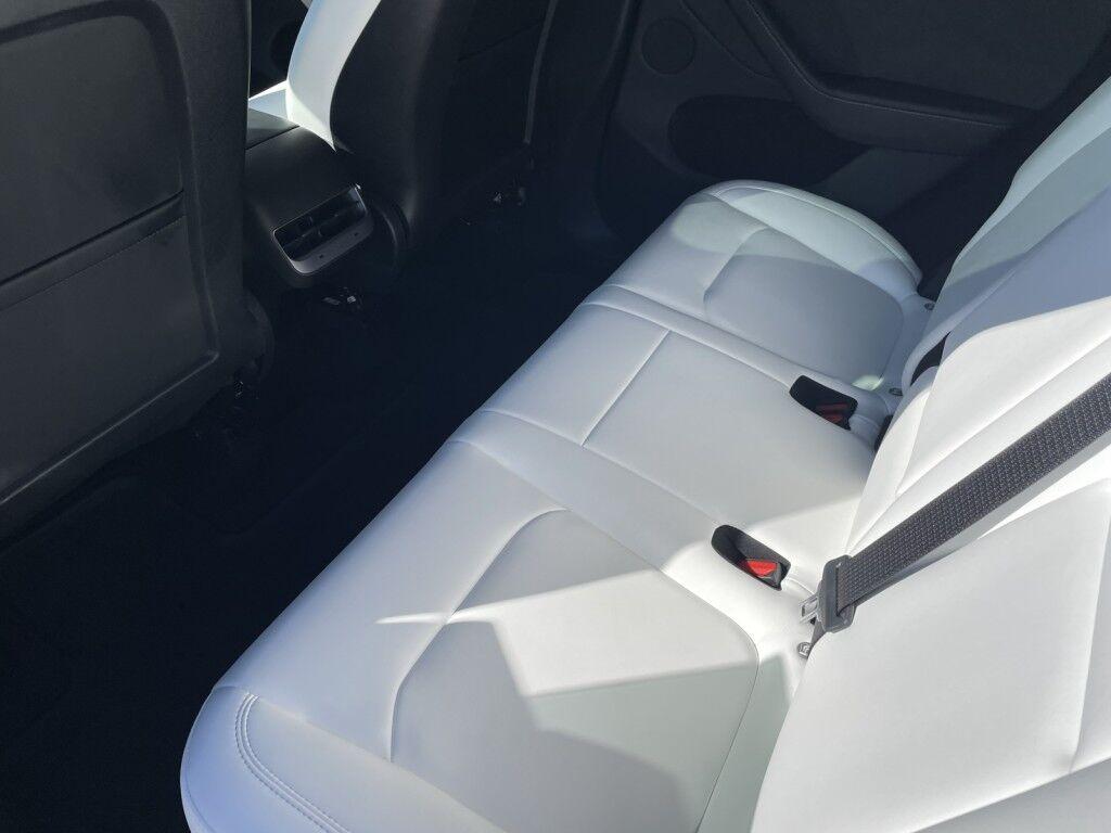 Tesla Model Y - Thumbnail 14