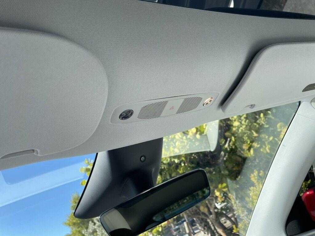 Tesla Model Y - Thumbnail 19