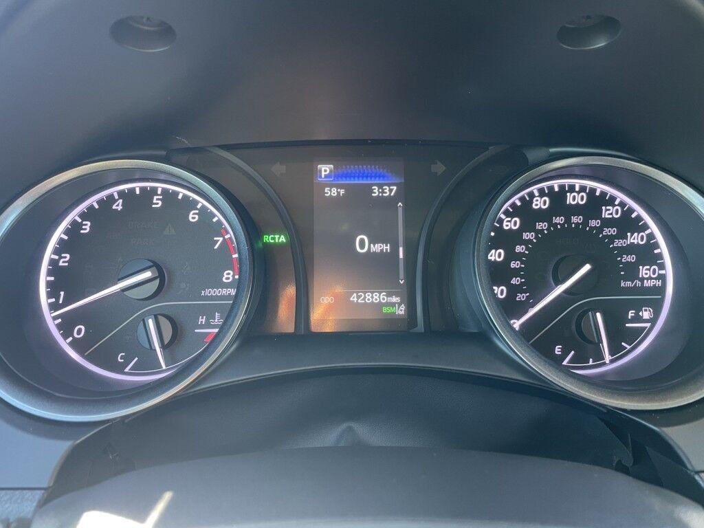 Toyota Camry - Thumbnail 15