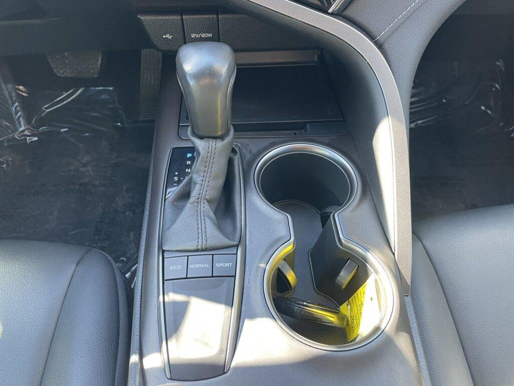 Toyota Camry - Thumbnail 20