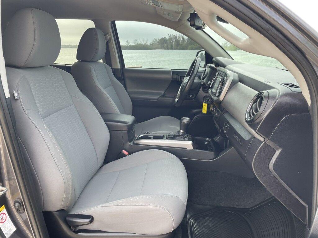 Toyota Tacoma 2WD - Thumbnail 7