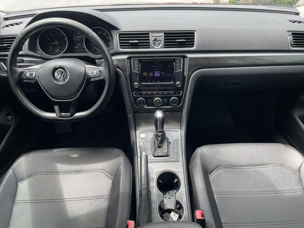 Volkswagen Passat - Thumbnail 14