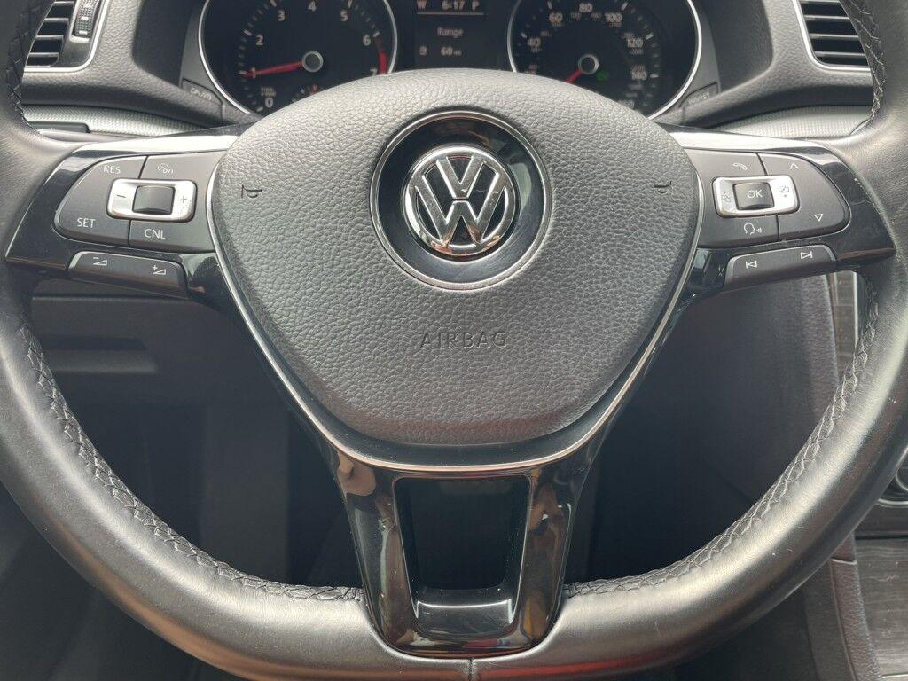 Volkswagen Passat - Thumbnail 17