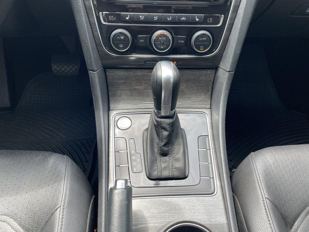 Volkswagen Passat - Thumbnail 15