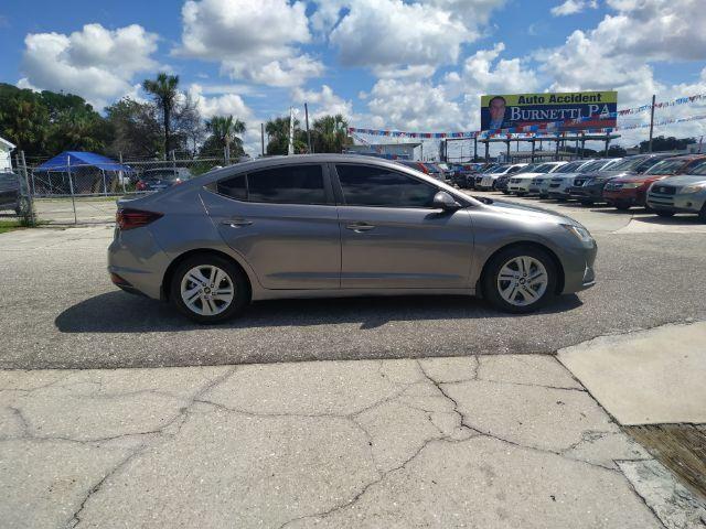 Hyundai Elantra - Thumbnail 3