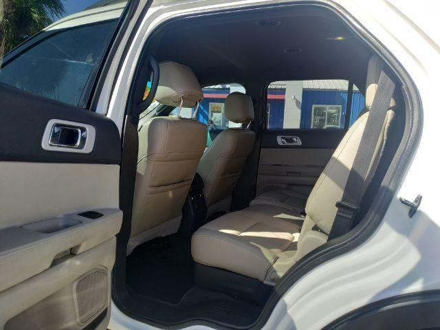 Ford Explorer - Thumbnail 9