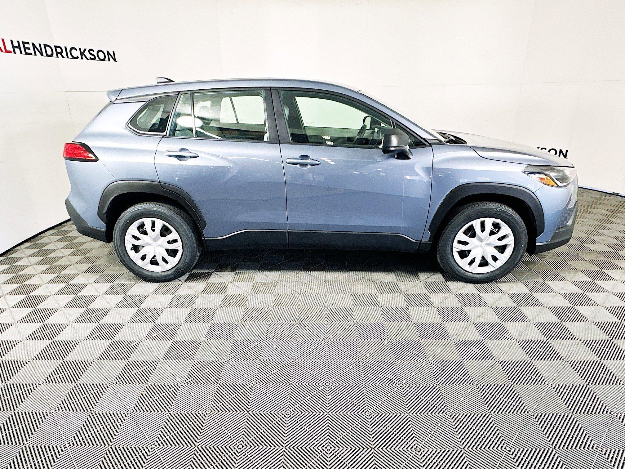 Toyota Corolla Cross L Fwd Sport Utility - Thumbnail 3