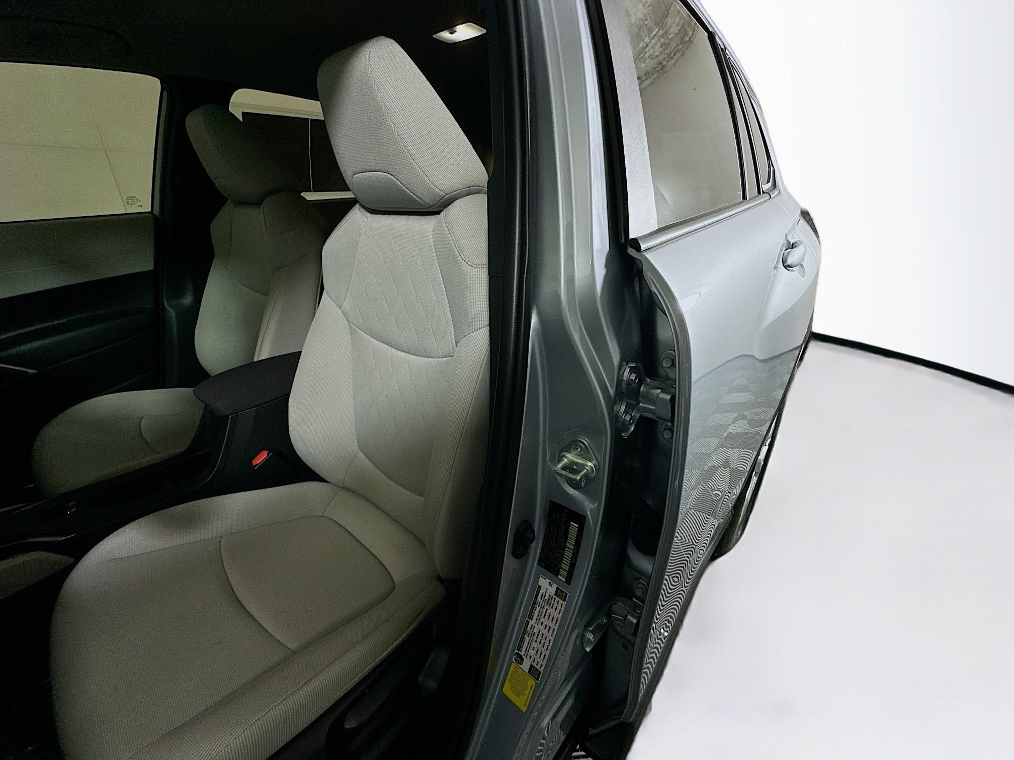 Toyota Corolla Cross L Fwd Sport Utility - Thumbnail 13