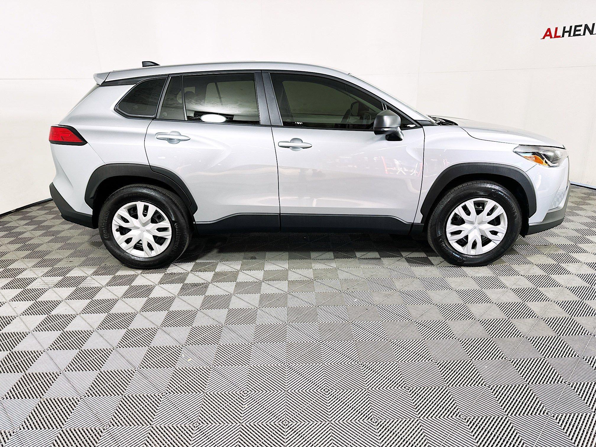 Toyota Corolla Cross L Fwd Sport Utility - Thumbnail 3