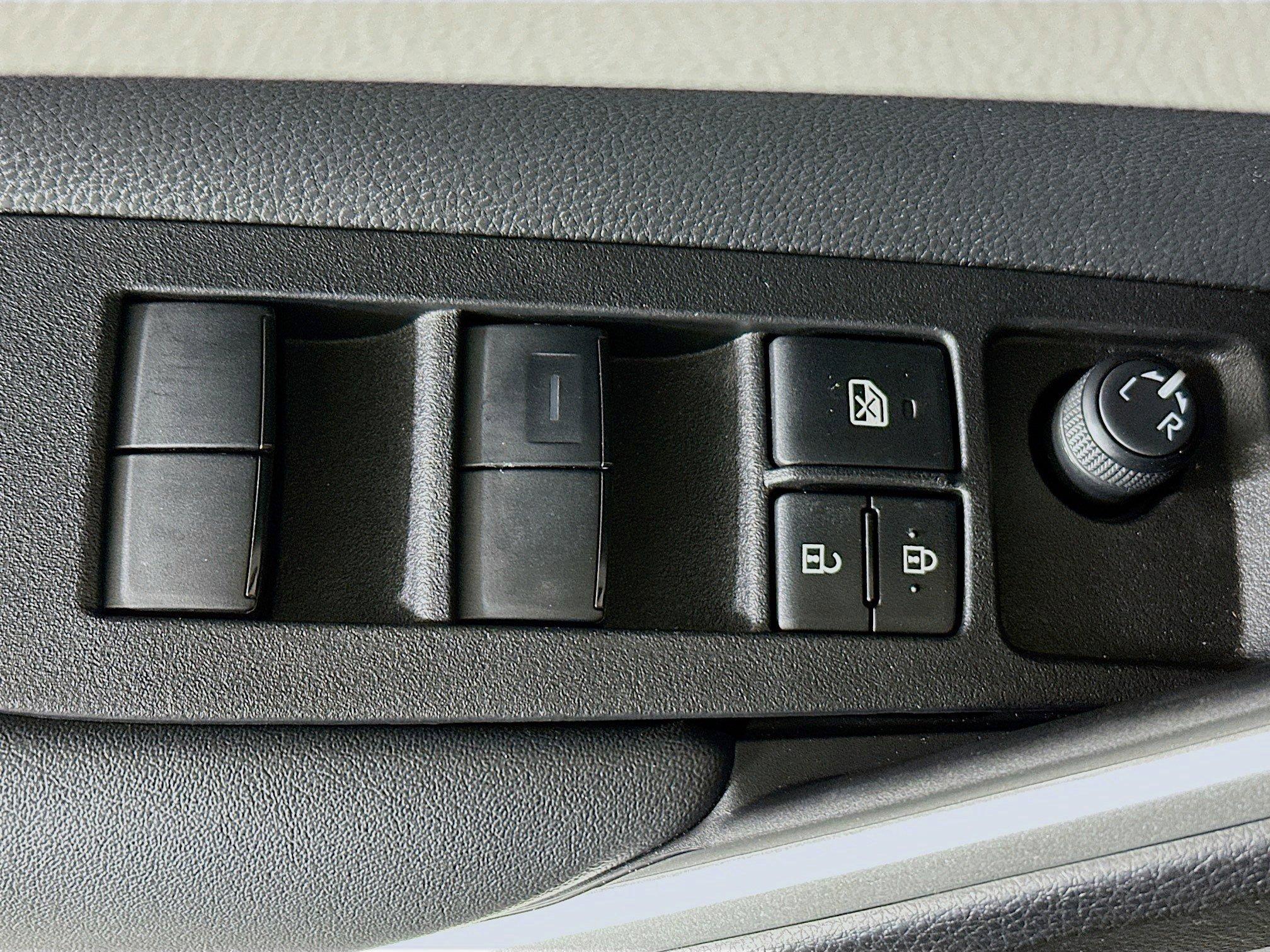 Toyota Corolla Cross L Fwd Sport Utility - Thumbnail 15