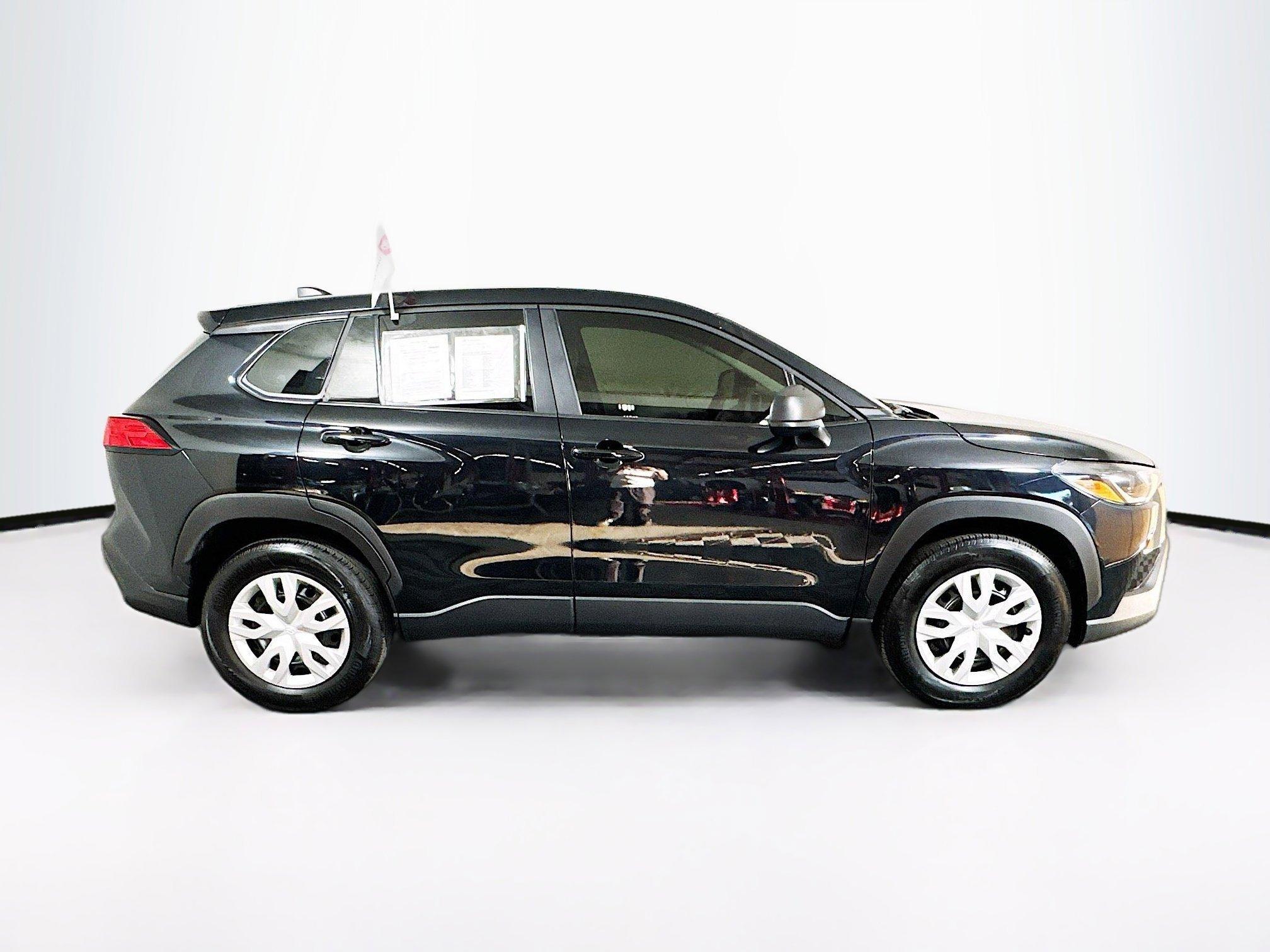 Toyota Corolla Cross L Fwd Sport Utility - Thumbnail 3