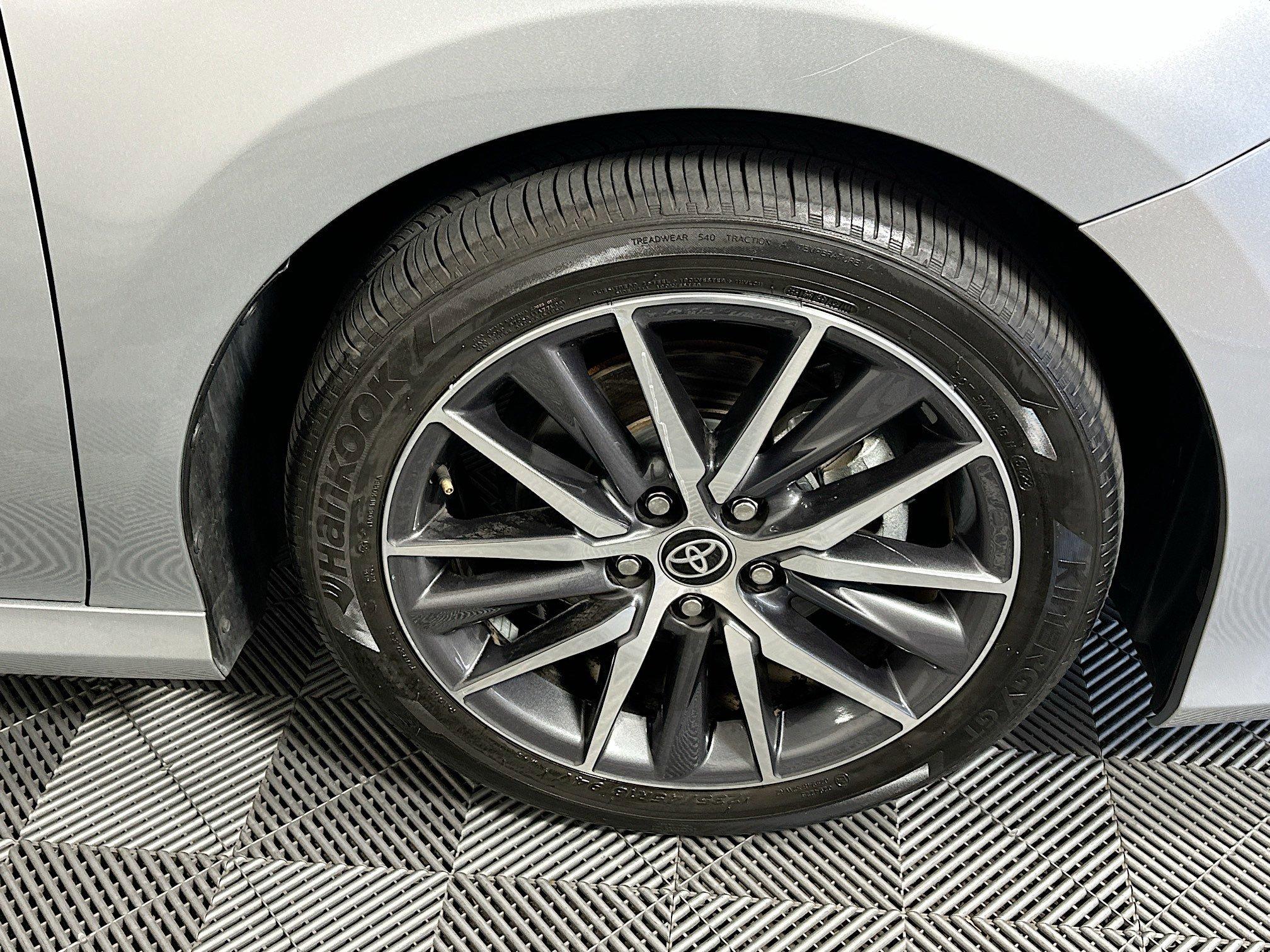 Toyota Camry Xle Fwd 4Dr Car - Thumbnail 12