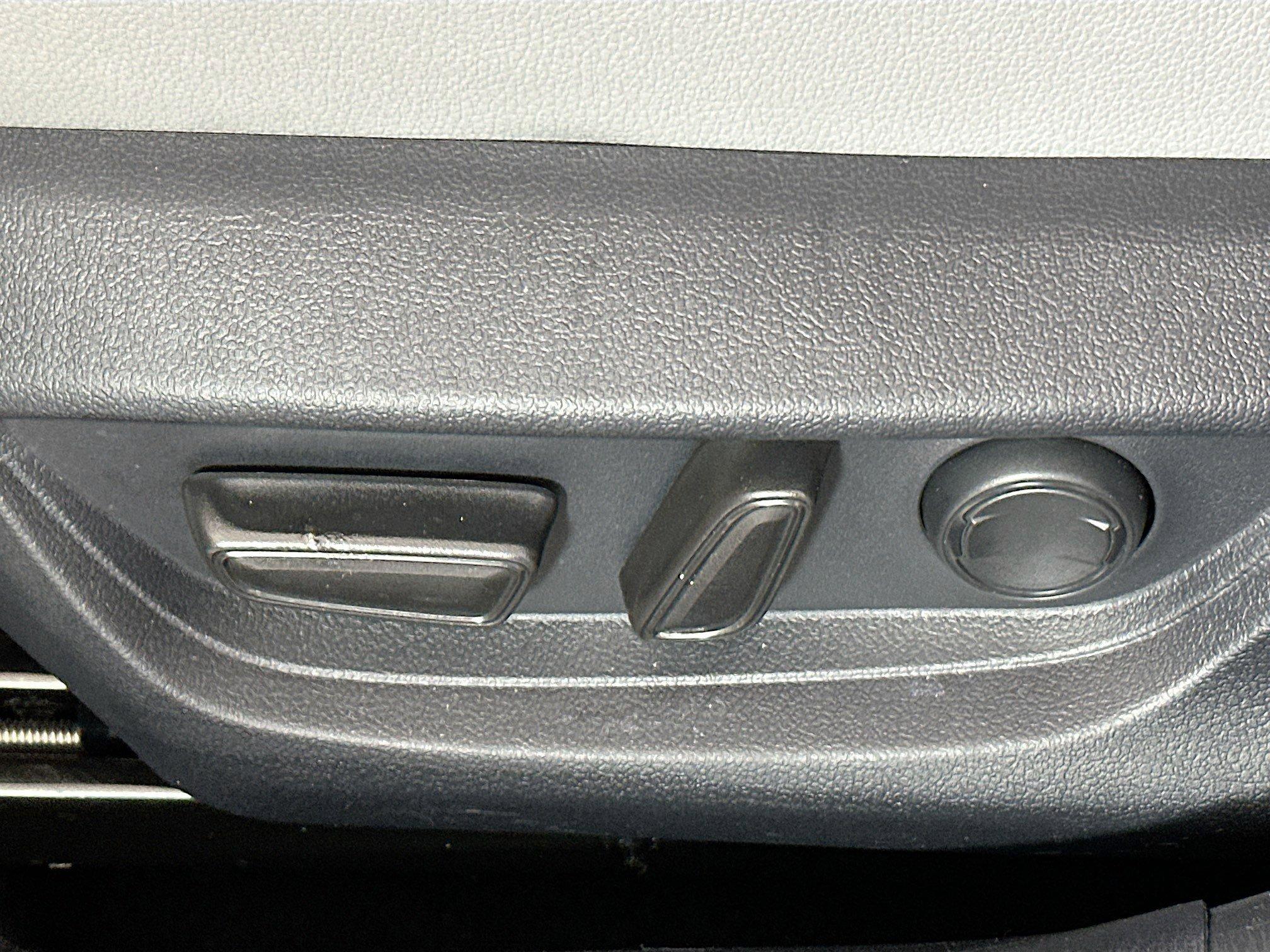 Toyota Camry Se Fwd 4Dr Car - Thumbnail 14