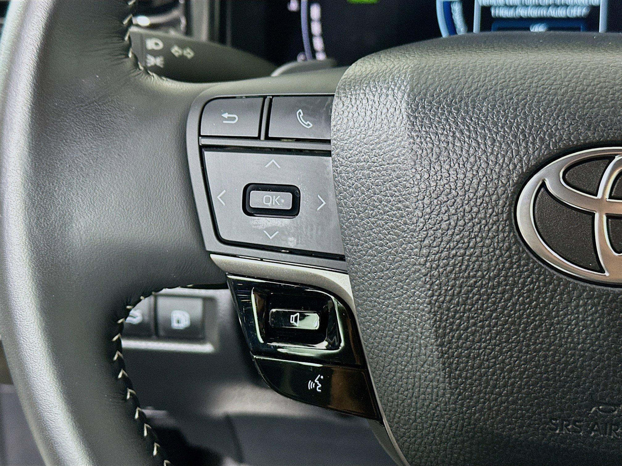 Toyota Camry Se Fwd 4Dr Car - Thumbnail 17