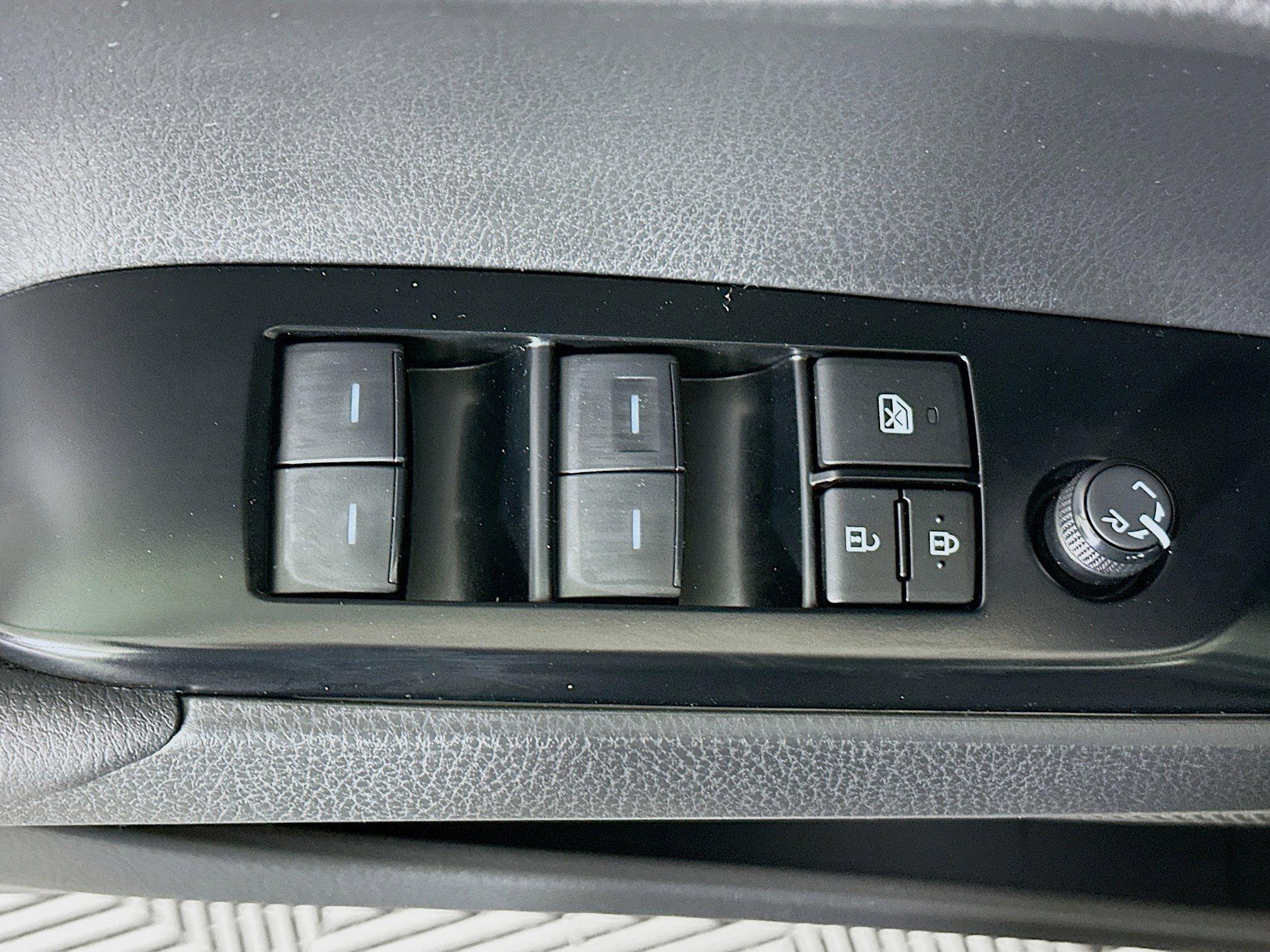 Toyota Camry Se Fwd 4Dr Car - Thumbnail 15