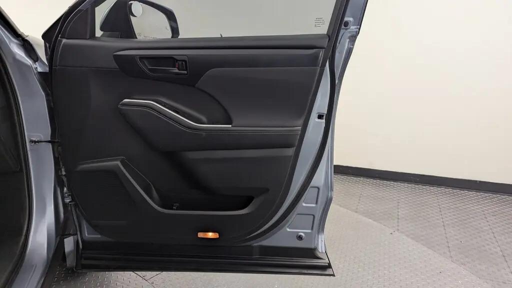 Toyota Highlander Hybrid Le For Sale In West Palm - Thumbnail 18