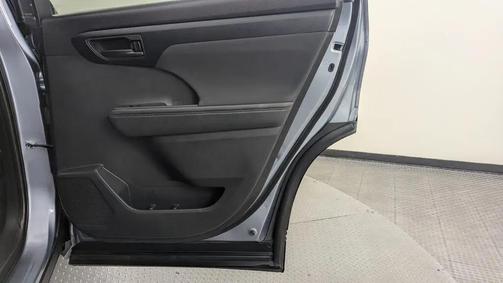 Toyota Highlander Hybrid Le For Sale In West Palm - Thumbnail 16