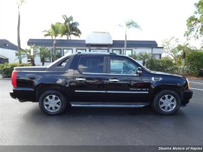 Cadillac Escalade Ext - Thumbnail 3