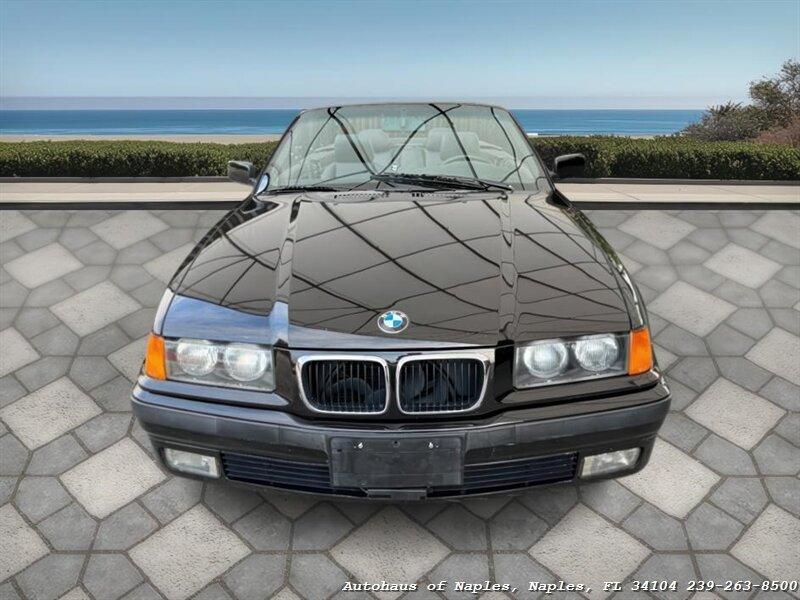 BMW 323i - Thumbnail 3