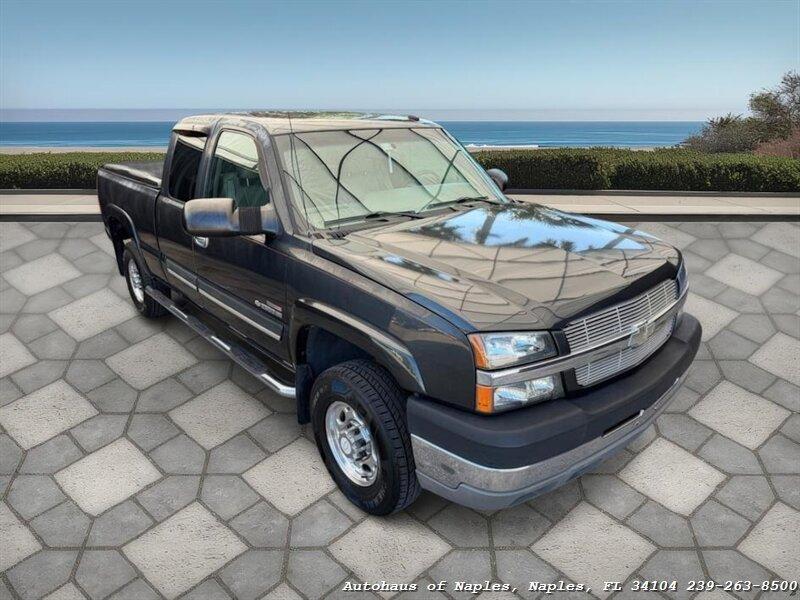 Chevrolet Silverado 2500 Work Truck 4dr Extended Cab Work Truck - Thumbnail 2