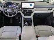 Ford Explorer Platinum - Thumbnail 2