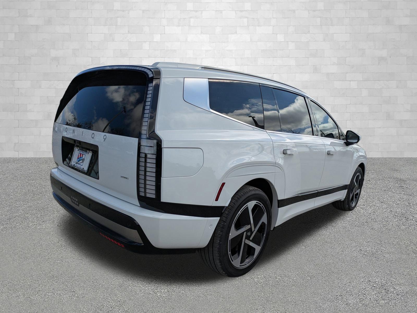 Hyundai Ioniq 9 Performance Calligraphy All Wheel Drive Sport Utility - Thumbnail 3