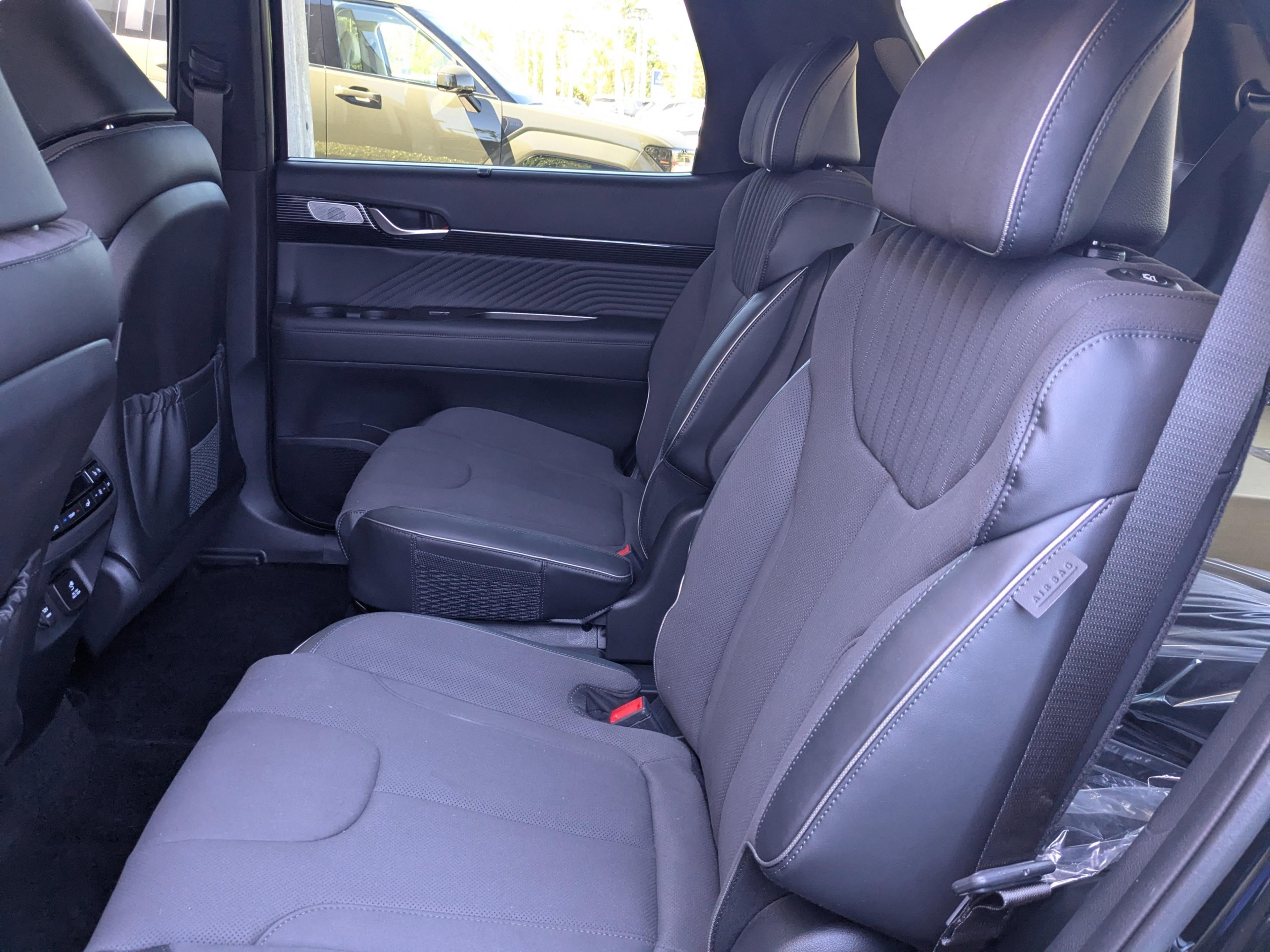 Hyundai Palisade Calligraphy Night Edition Awd All Wheel Drive Sport Utility - Thumbnail 16