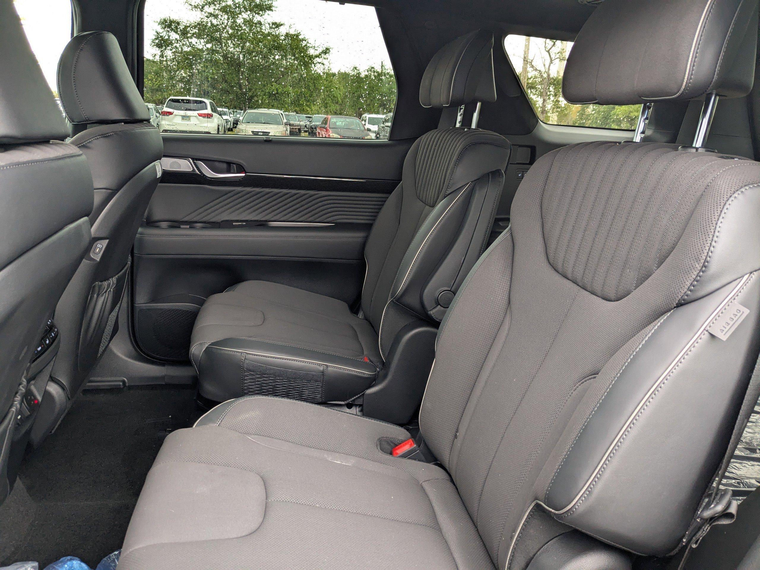 Hyundai Palisade Calligraphy Night Edition Awd All Wheel Drive Sport Utility - Thumbnail 16