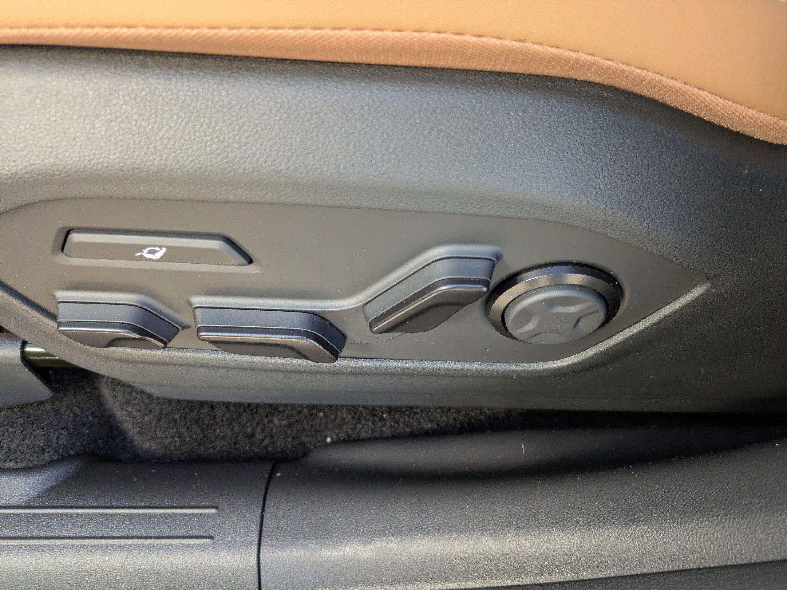 Hyundai Santa Fe Hybrid Calligraphy All Wheel Drive Sport Utility - Thumbnail 19