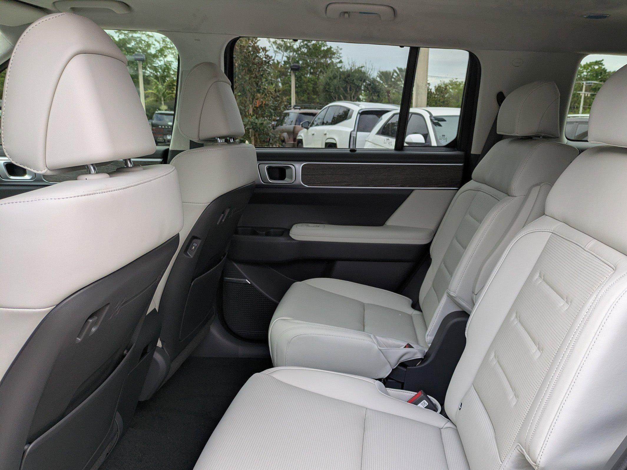 Hyundai Santa Fe Hybrid Calligraphy Front Wheel Drive Sport Utility - Thumbnail 16