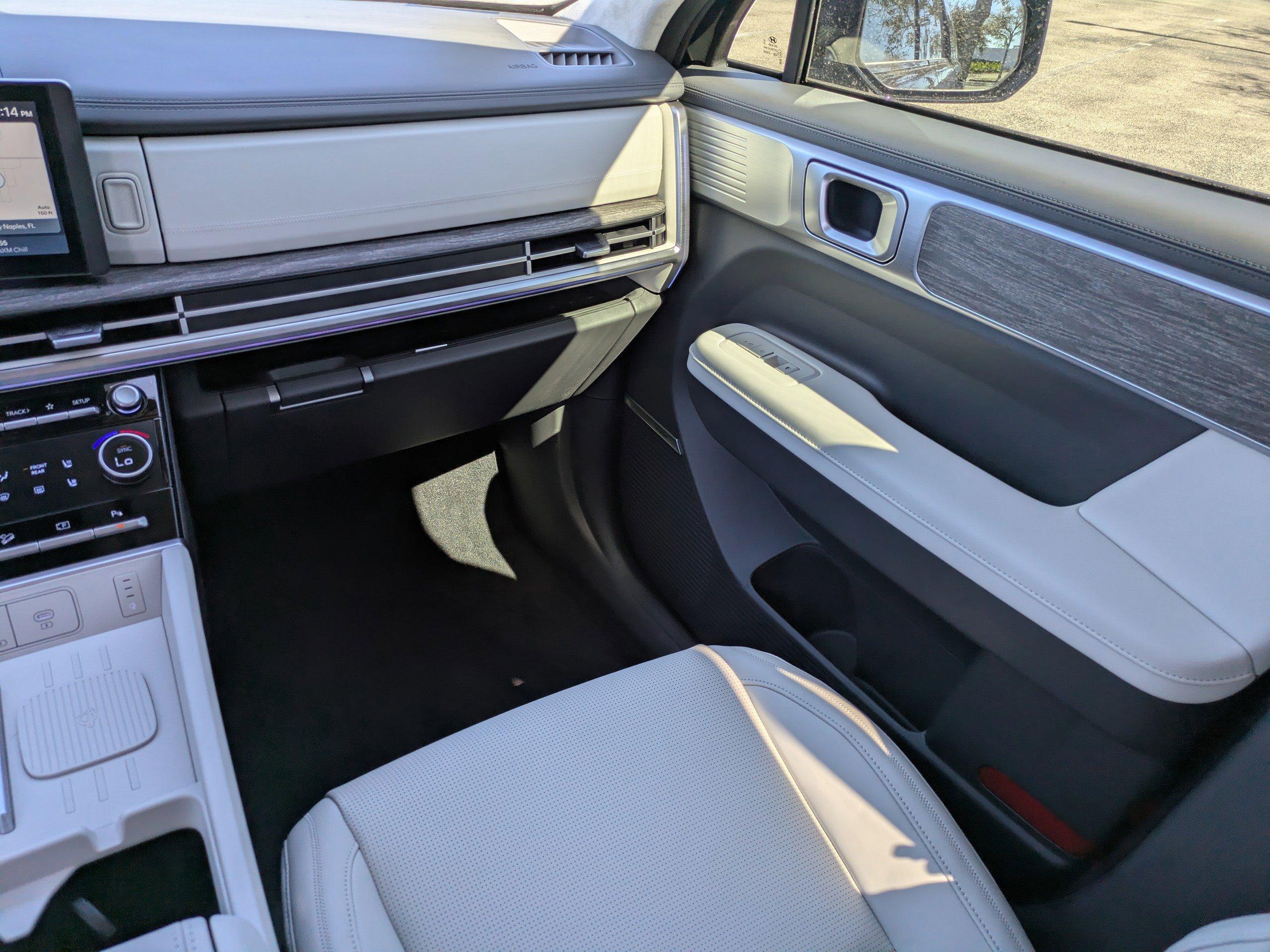 Hyundai Santa Fe Hybrid Calligraphy Front Wheel Drive Sport Utility - Thumbnail 12