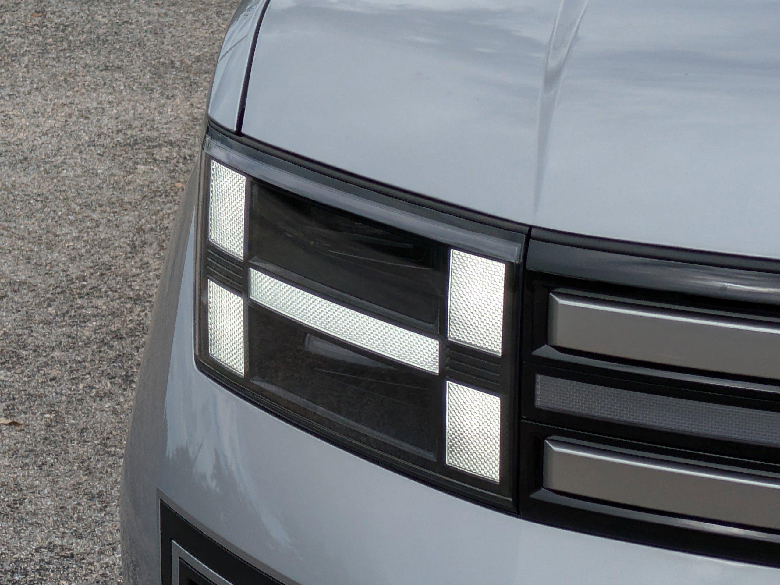 Hyundai Santa Fe Hybrid Se Front Wheel Drive Sport Utility - Thumbnail 8