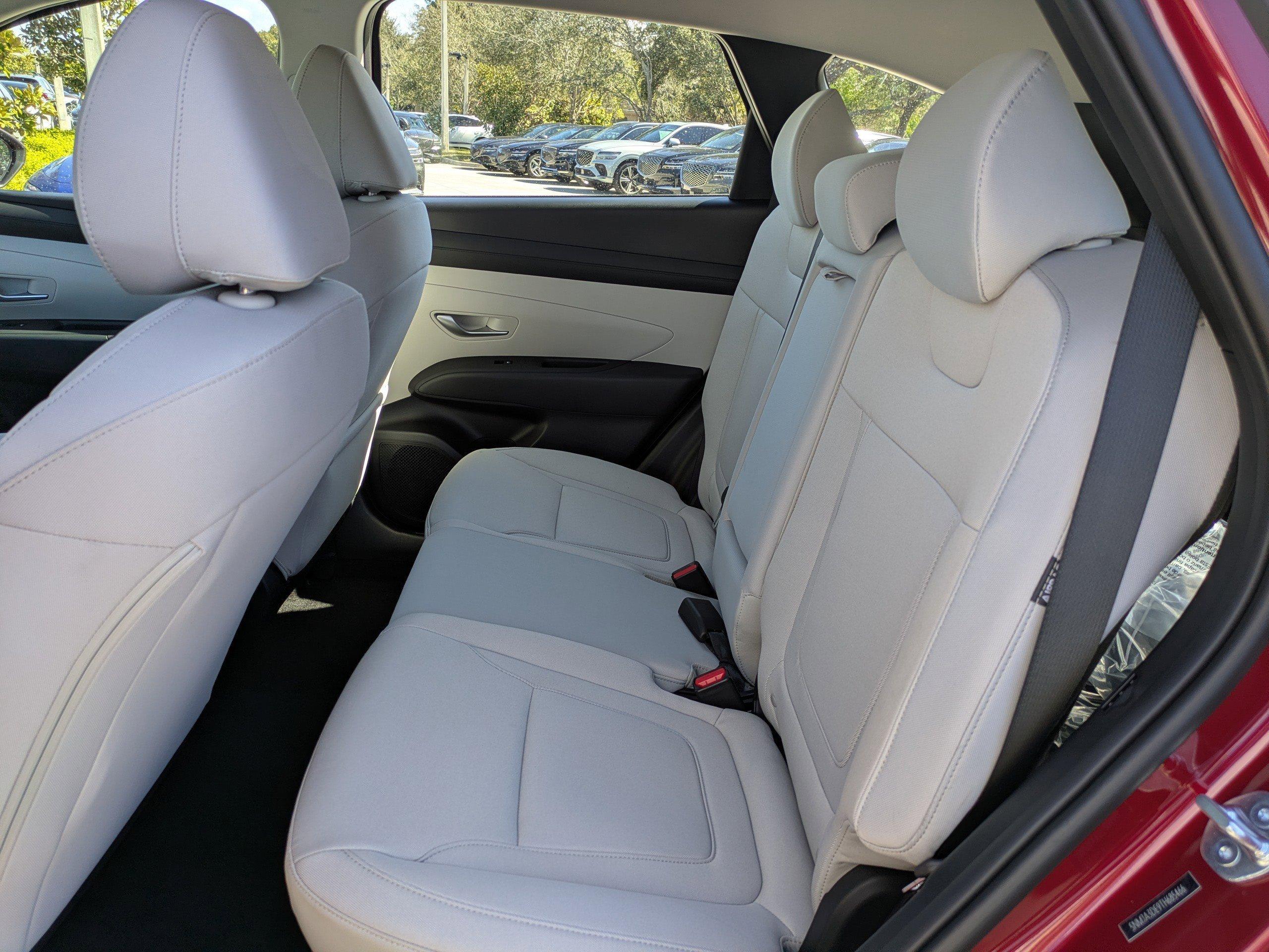 Hyundai Tucson Se Fwd Front Wheel Drive Sport Utility - Thumbnail 15