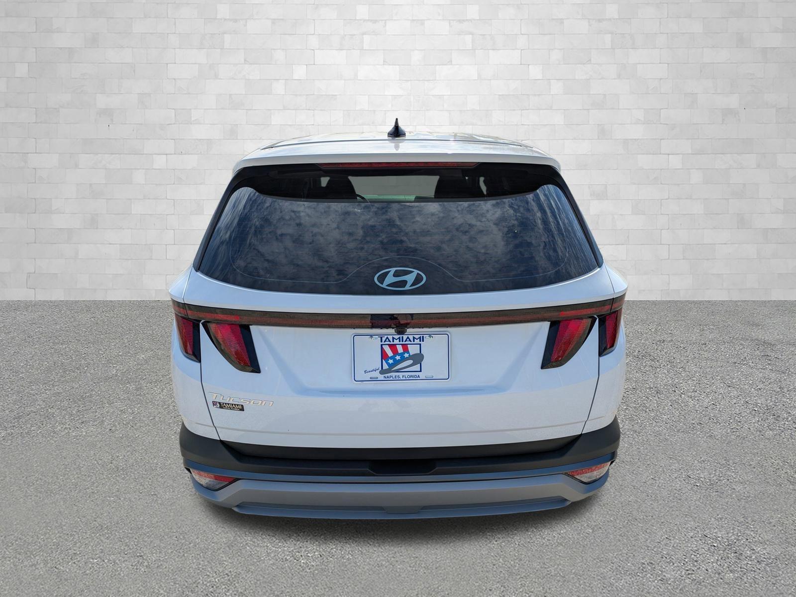 Hyundai Tucson Se Fwd Front Wheel Drive Sport Utility - Thumbnail 4