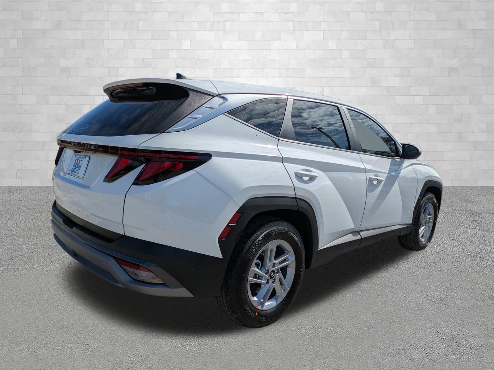 Hyundai Tucson Se Fwd Front Wheel Drive Sport Utility - Thumbnail 3