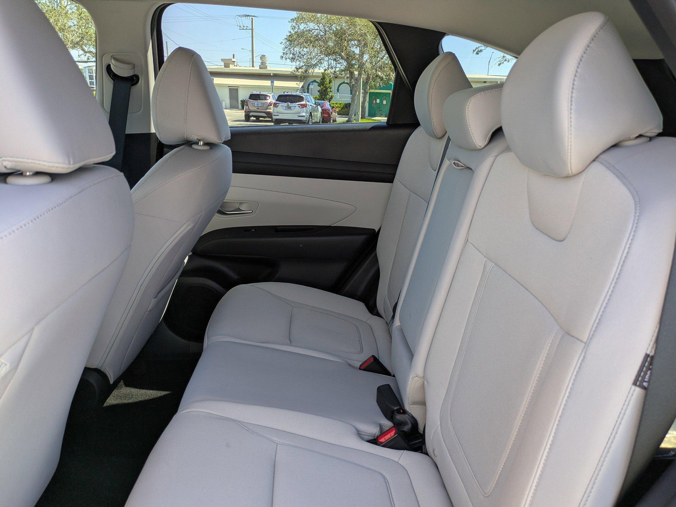 Hyundai Tucson Se Fwd Front Wheel Drive Sport Utility - Thumbnail 15