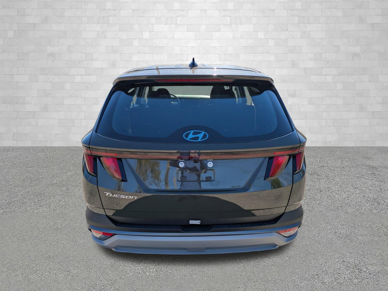 Hyundai Tucson Se Fwd Front Wheel Drive Sport Utility - Thumbnail 4