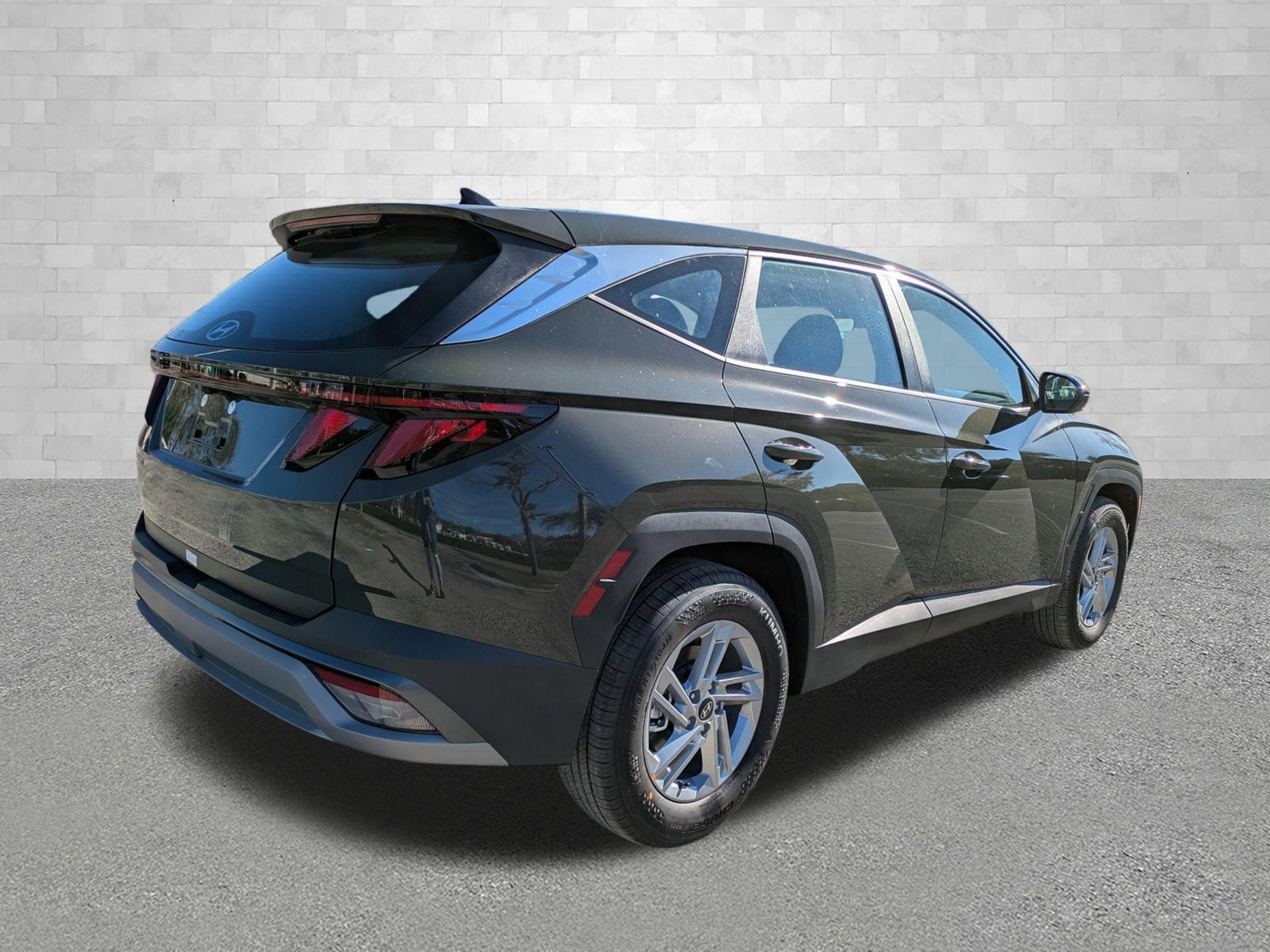 Hyundai Tucson Se Fwd Front Wheel Drive Sport Utility - Thumbnail 3